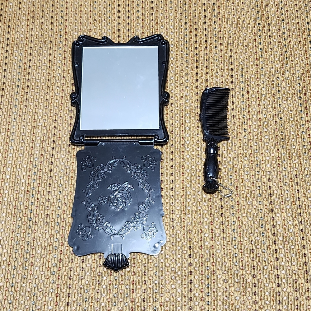 Black Roses Hand Held Mirror & Comb Set / Hand Mirror & Comb